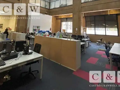 Oficina en Alquiler con 6 cocheras