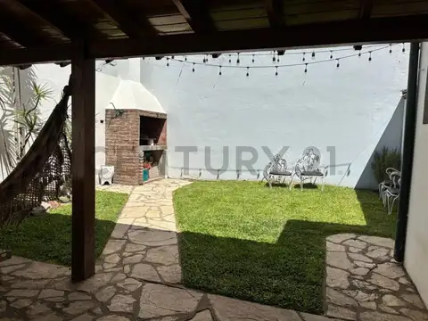 Venta Casa 3 amb Garaje y Doble Jardín, Caseros