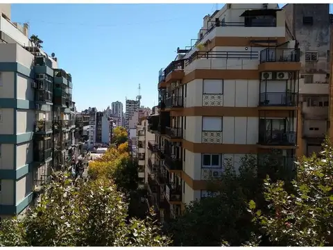 MUY BUEN DEPARTAMENTO DE 3 AMBIENTES AL FRENTE CON BALCON Y VISTA PANORAMICA