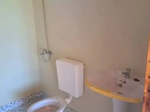 CASA A LA VENTA ZONA EXCLUSIVA ENTRE CAYASTA Y HELVACIA METROS DEL RIO