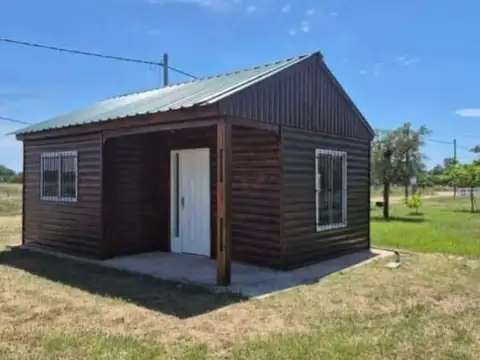 CASA A LA VENTA ZONA EXCLUSIVA ENTRE CAYASTA Y HELVACIA METROS DEL RIO