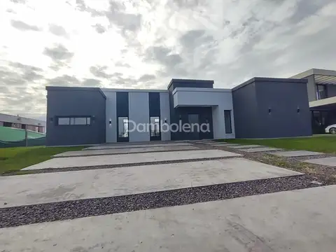 Casa en Venta en Prados del Oeste, USD 250.000