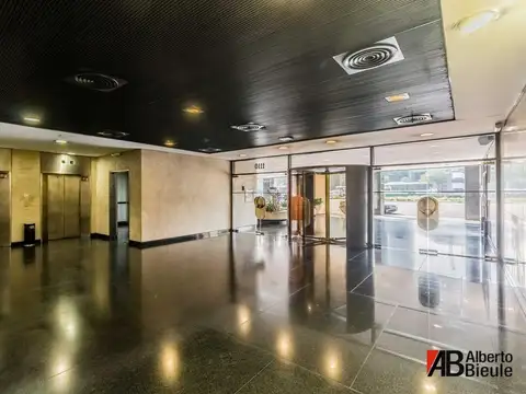 Oficina 16 ambientes con 5 baños