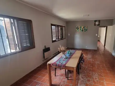Casa 3 ambientes con 1 baño