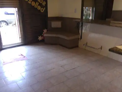 ALQUILER - TAPIALES - LOCAL COMERCIAL - EX PELUQUERIA