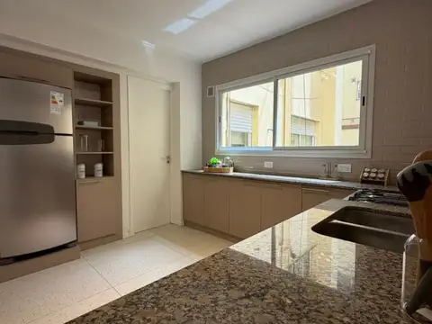 DEPARTAMENTO 4 AMBIENTES RECICLADO CON BALCON, PLAZA COLON