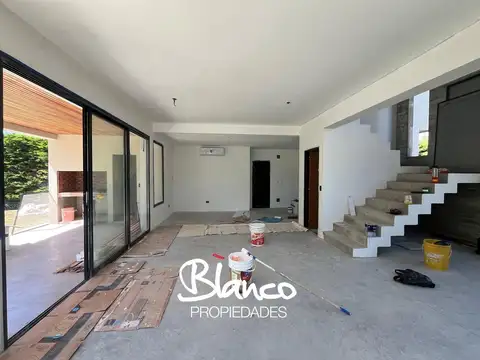 Casa 4 ambientes con 4 baños