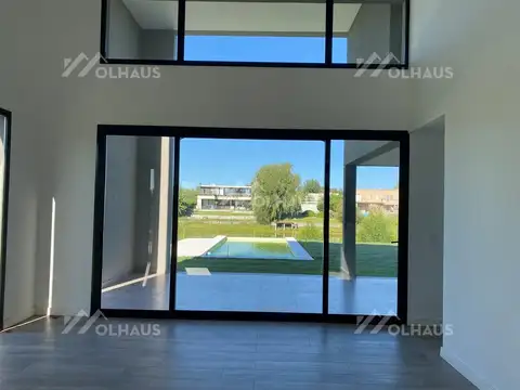 Casa en Venta con 4 cocheras