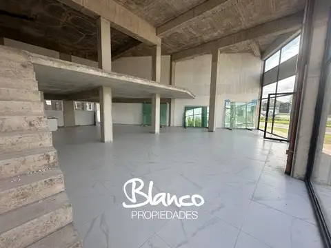 Calle Soler - colectora Pilar -