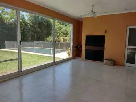 Casa en Venta en San Carlos Country Club, USD 490.000