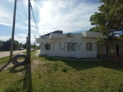 VENTA de Casa de 2 Dormitorios con cochera en Santa Fe.
