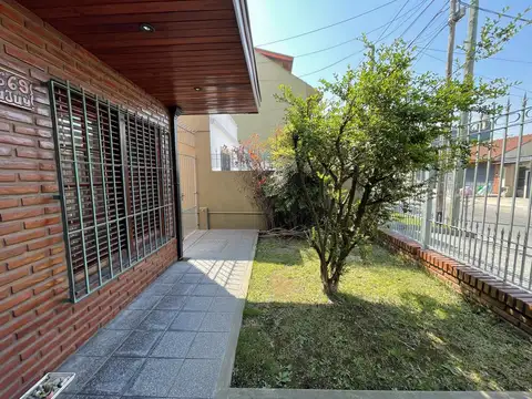 Jujuy 2669 entre Av. Acha y Miguel