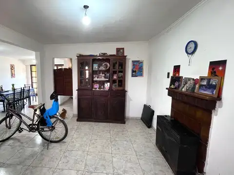 Casa 5 ambientes con 1 baño