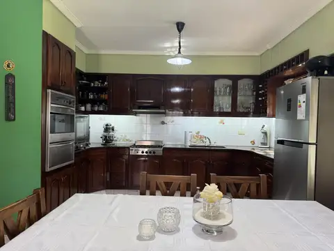 Casa 5 ambientes con 3 baños