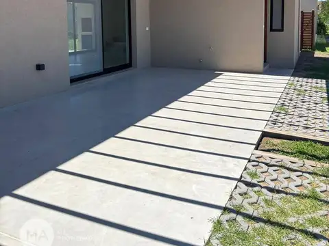 Los Tizones y Avda Bernardo Houssay