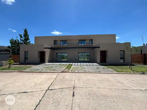 Casa 2 Dormitorios - Condominios DM - Funes | Venta