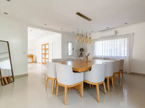 Venta casa cinco ambientes El Casco de Leloir