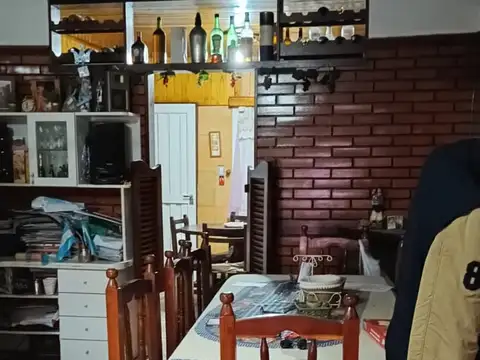 Casa 5 ambientes con 1 baño