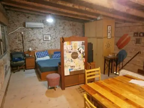 Es una unidad funcional al frente, consta: 1 Depto., 1 coche