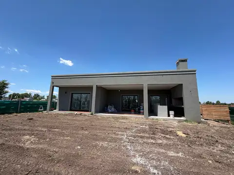 Casa en Venta en Pilar Del Este - Santa Sofia, USD 190.000