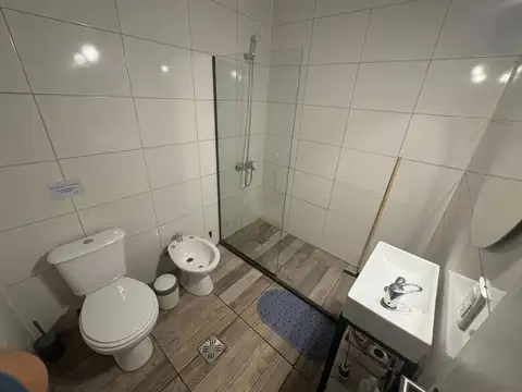 VENTA CASA + 2 LOCALES COMERCIALES + DEPTO - LUJAN