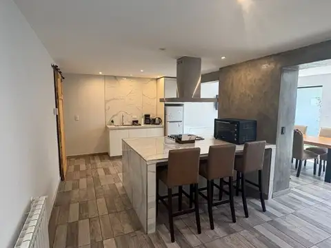 VENTA CASA + 2 LOCALES COMERCIALES + DEPTO - LUJAN