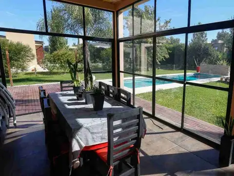 Casa en Venta con 2 cocheras