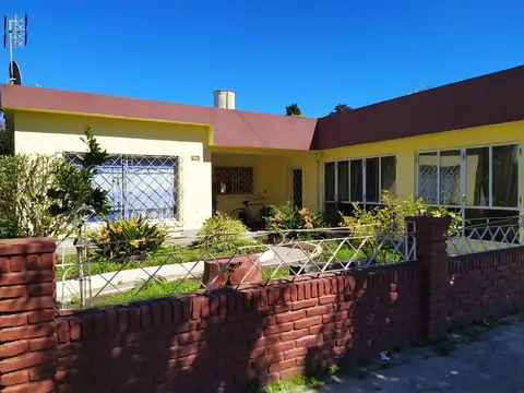 Excelente propiedad a 100 mts Av. Monteverde 