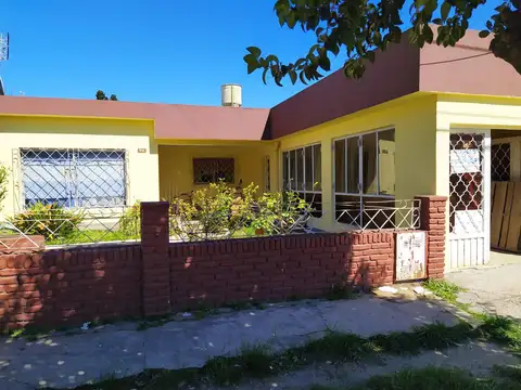 Excelente propiedad a 100 mts Av. Monteverde 