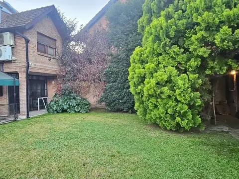 OPORTUNIDAD VENTA CASA CON LOTE / QUINCHO - PISCINA - PARRILLA - JARDÍN  — LAS LOMAS DE SAN ISIDRO
