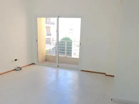 Departamento en Alquiler en Villa Ballester, $ 700.000
