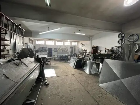 Galpon en Venta en Bernal Oeste, USD 350.000