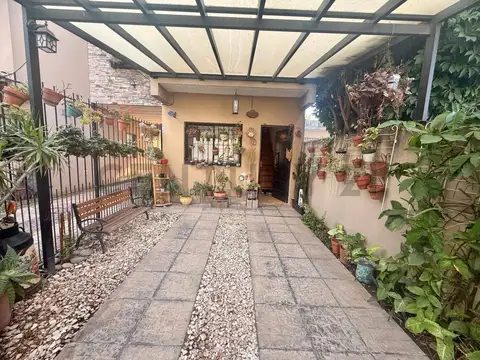 Casa 4 ambientes con 1 baño