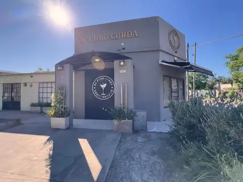 Local en venta en Francisco Alvarez en esquina