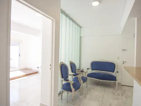 Oficina en Alquiler con 1 cochera