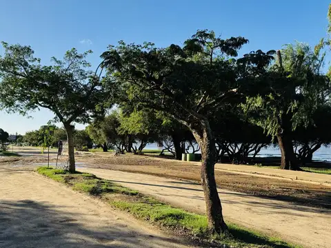 2 Departamentos y Local comercial Frente a Playa Colón