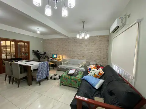 Albert Einstein 3880. Casa en Quilmes con patio