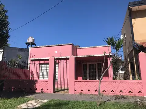 Italia nº 1468 e/Av.San Martin y Murature