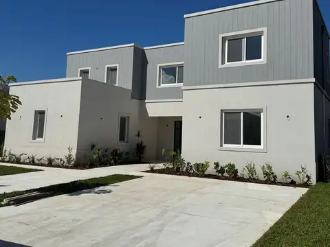 Casa en Venta al Este