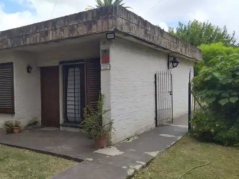 Casa con amplio parque de 1200m² en buena ubicación!
