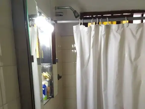 Casa con amplio parque de 1200m² en buena ubicación!