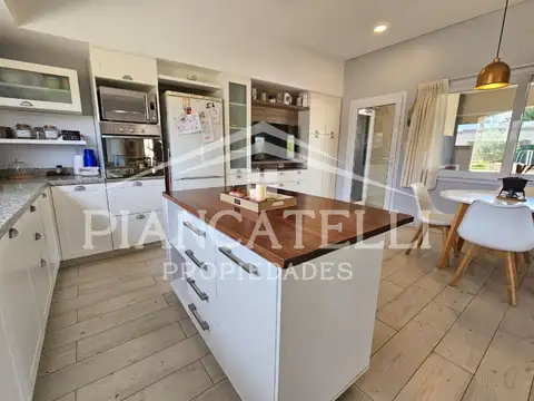 Casa 5 ambientes con 3 baños