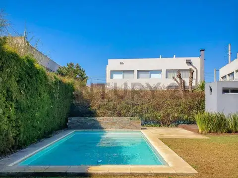 Venta de casa 3 dormitorios, pileta , parrilla barrio Don Carlos