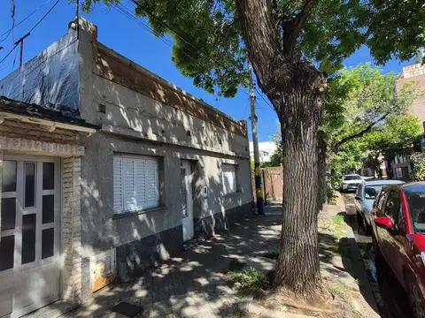 VENTA Casa al frente a refaccionar arroyito