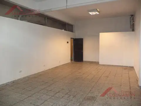 AMPLIO LOCAL - COLECTIVOS EN PUERTA - A 500 MTS DE CAPITAL