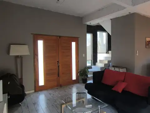 Casa 7 ambientes con 3 baños