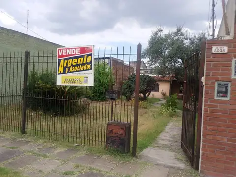 Casa 3 amb, amplio parque.Lote 10x30mts. CENTRO V.TESEI