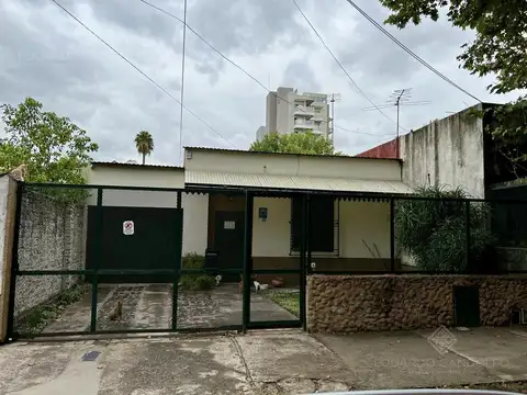 Casa de corte antiguo en excelente estado - Venta Directa - Apto Crédito 