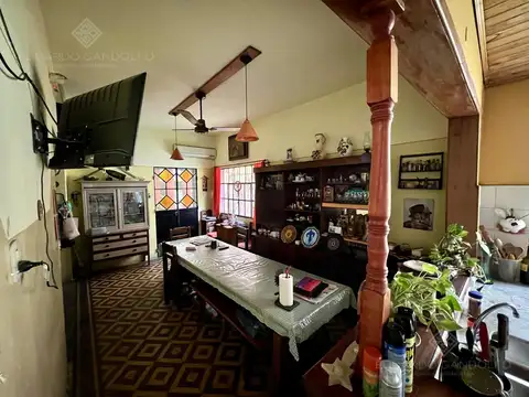 Casa 5 ambientes con 2 baños