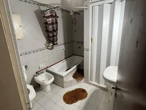 CASA EN VENTA - EXCELENTE UBICACION